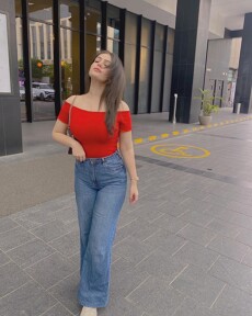 Shreya, Dubai Massage call girl